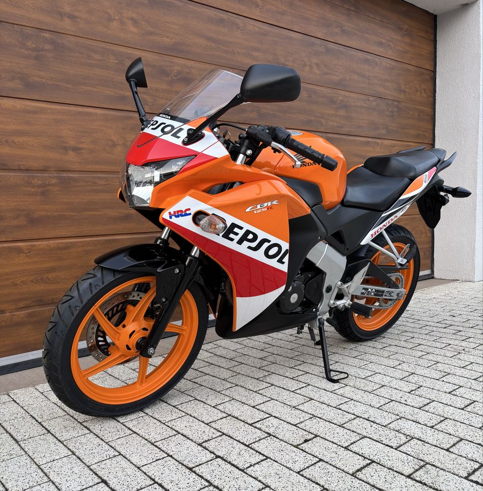 Honda Cbr 125 R Repsol Categoria A1 16 ani