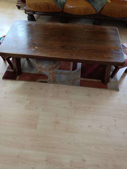 Vand canapea si fotolii din piele si lemn masiv + masa lemn masiv