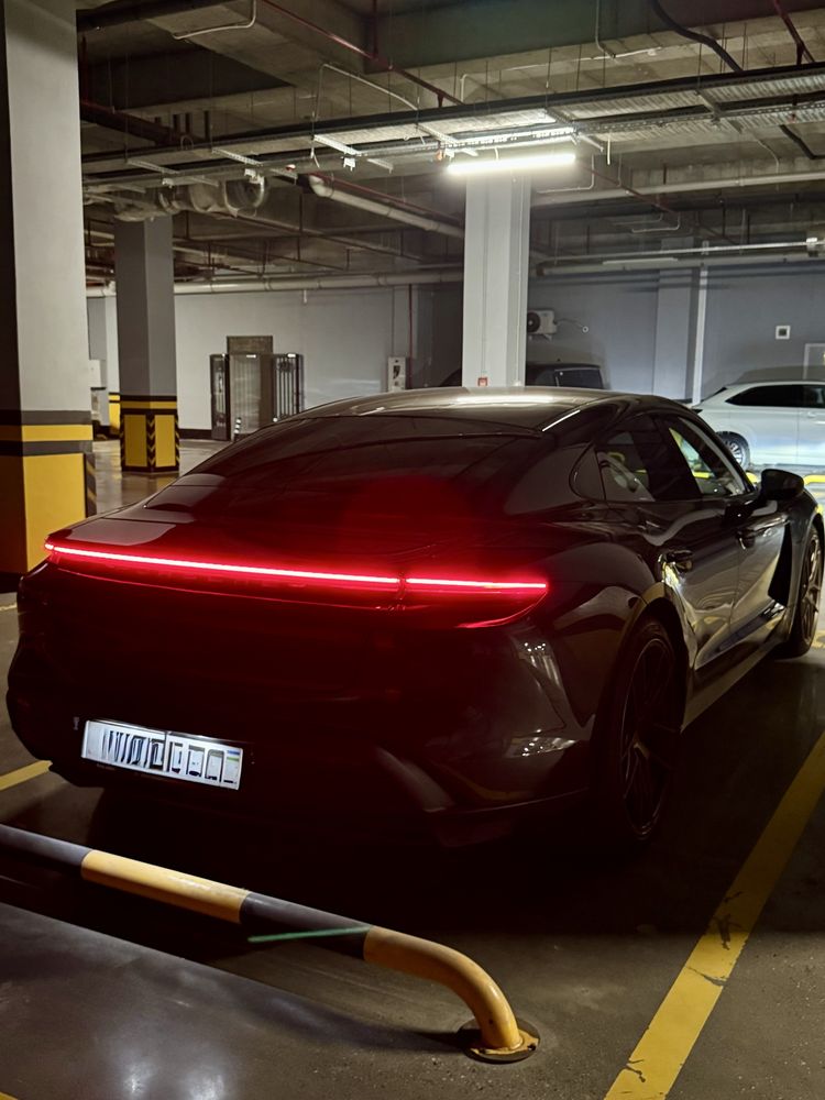 Продам свой Porsche Taycan — Идеальное состояние