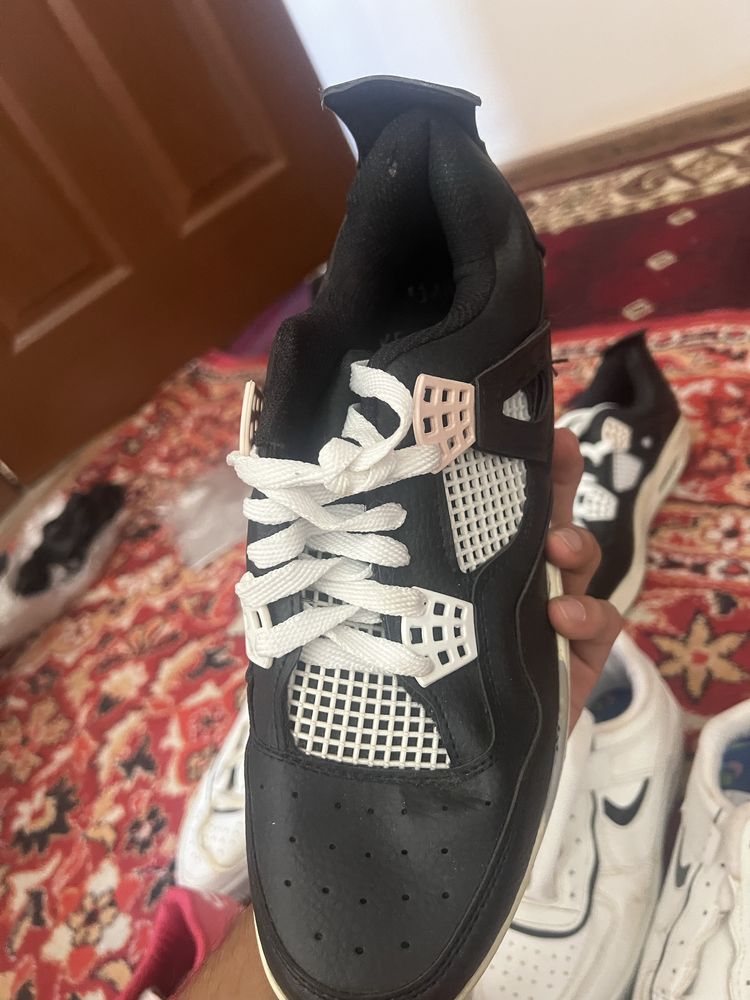 Продам новые кроссовки Nike (разные размеры)