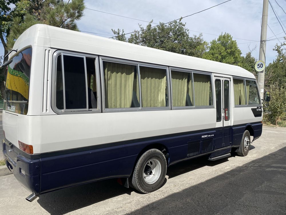 Микроавтобус Mitsubishi Rosa