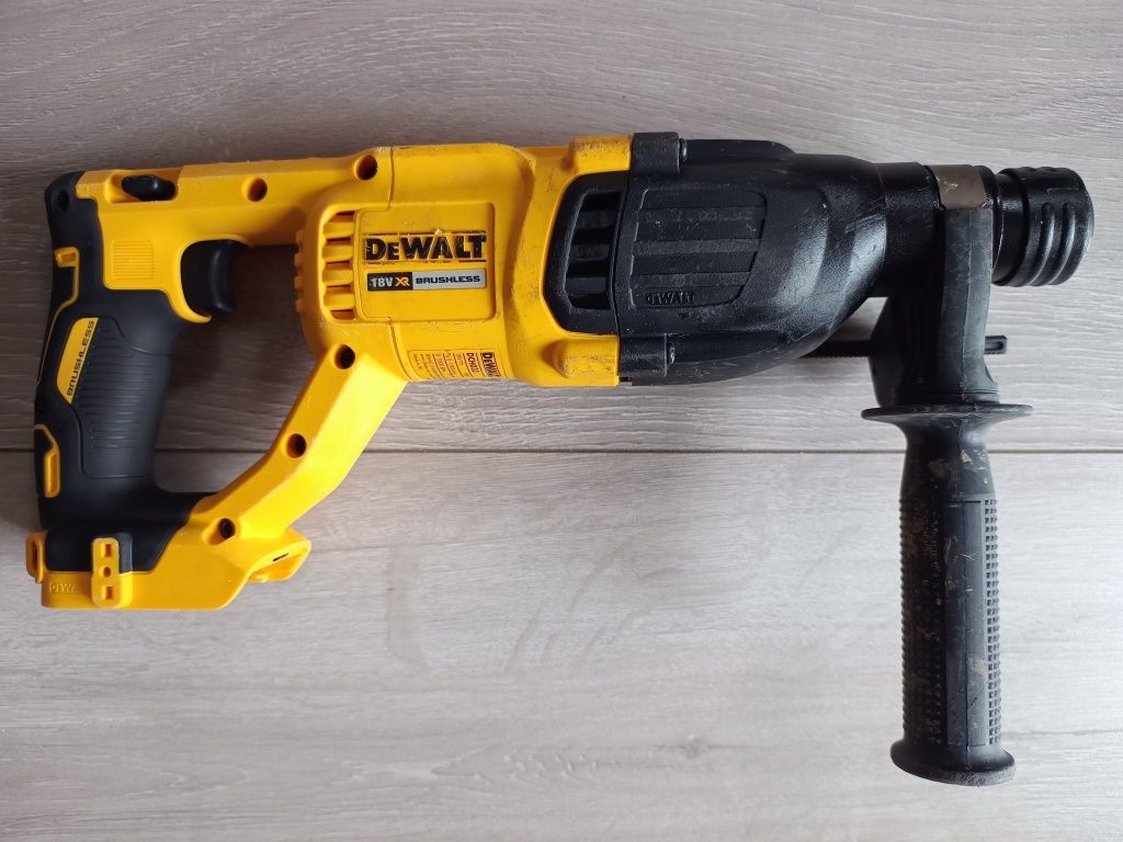 DeWalt DCH033 Ciocan rotopercutor
Motor brushless, far