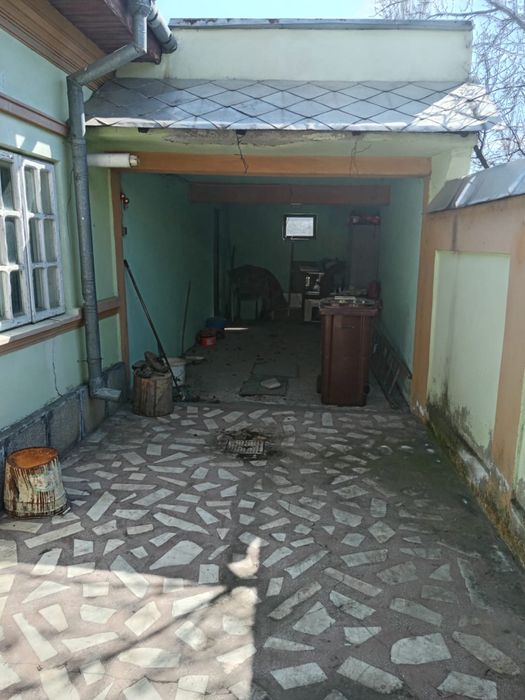 Vand casa 4 camere decomandat  constructie 2000