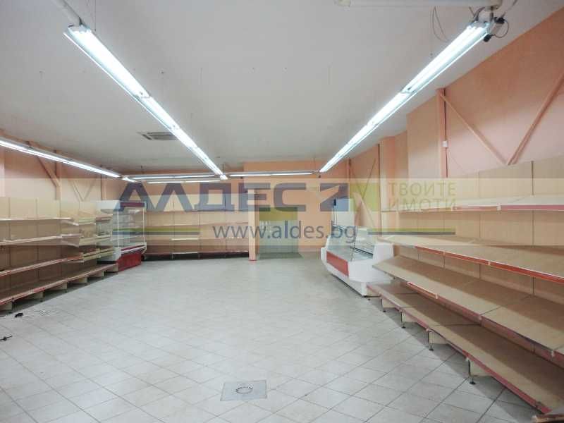 Голям магазин на възлово място в Опландовци!