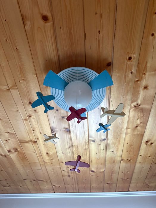 Vând lustră cameră copii