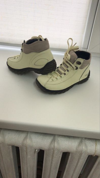 Продам демисезонные ботинки 36р