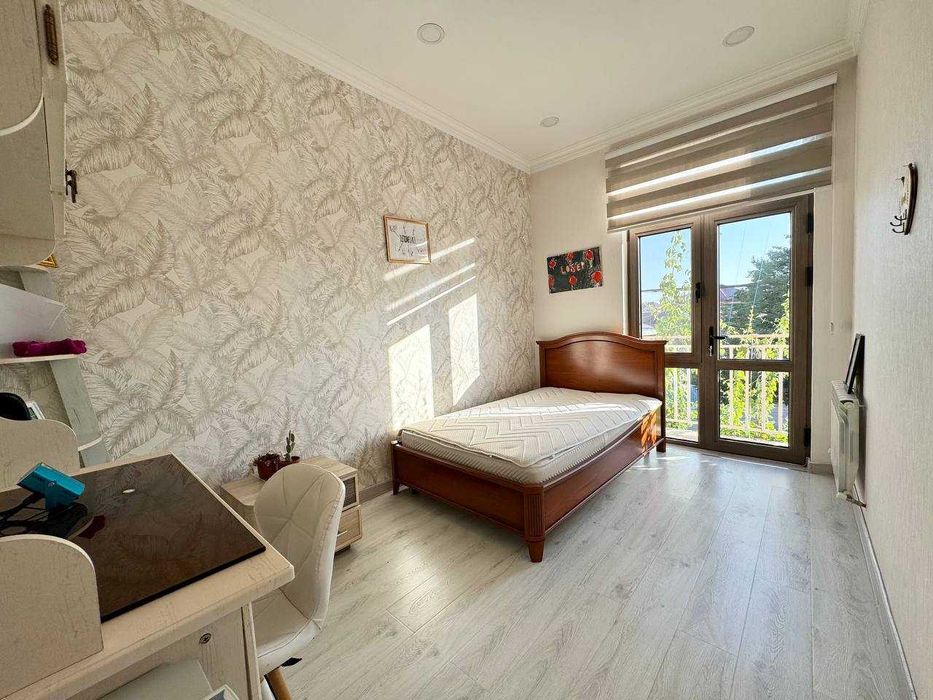 Продается квартира на земле 3 уровня 165м2 свой двор Рисовый (Jane)