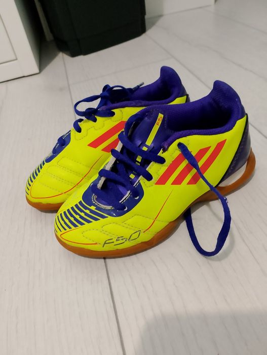 Футболни обувки, 28 номер