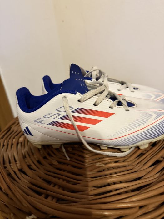 Ghete de fotbal marca Adidas