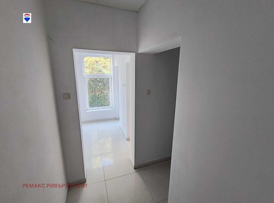 Дава се под наем Магазин в Русе, Център - 200 кв.м за 1000 € - Снимка #6