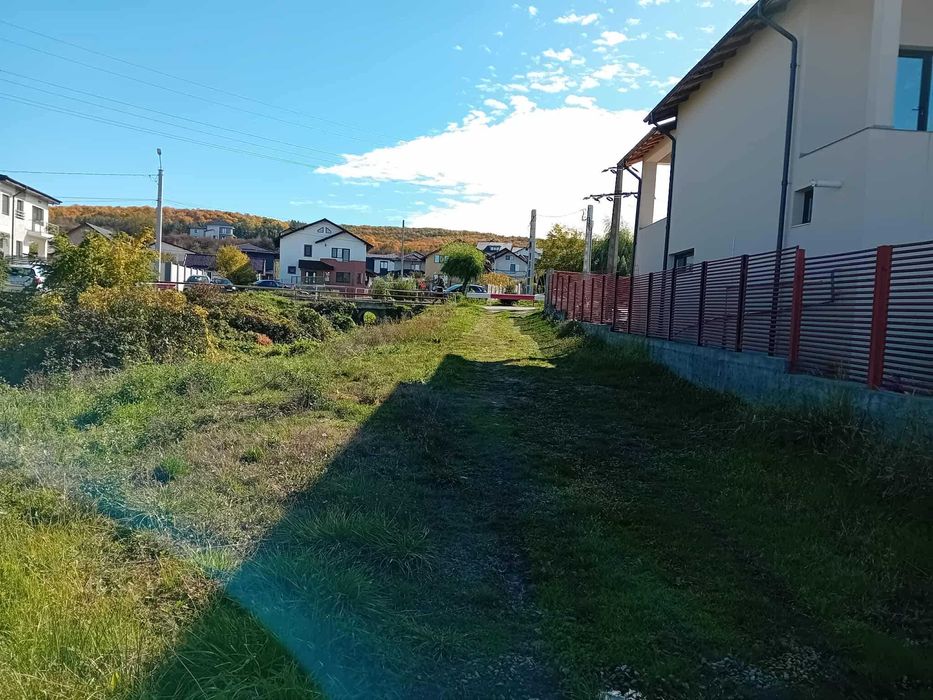 Vând teren intravilan