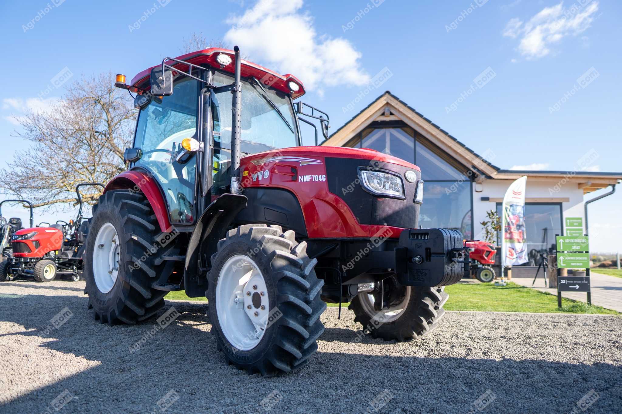 Tractor YTO 70 CP cu cabină / YTO NMF704C
