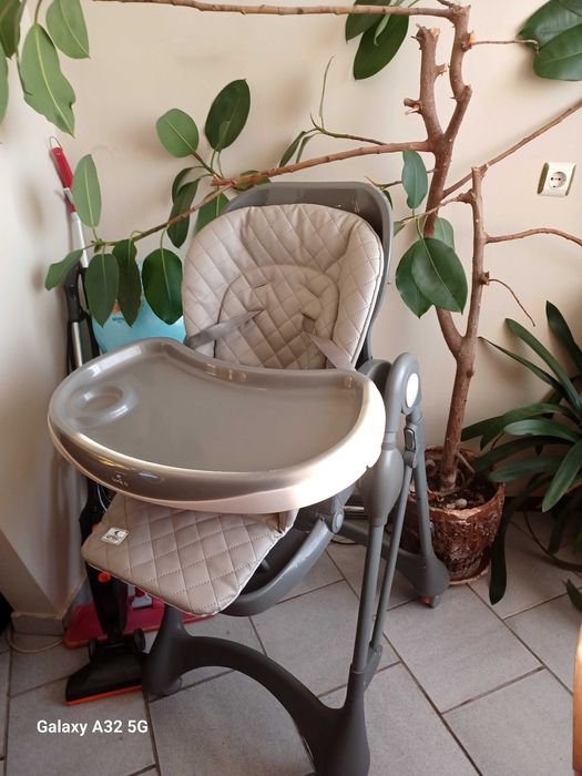 Продавам столче за хранене