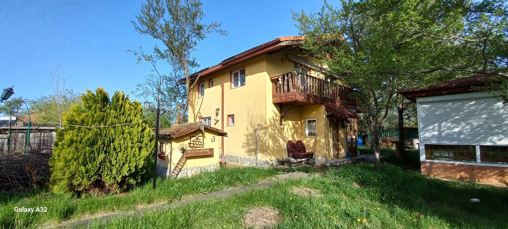 Casa de închiriat intr-o zona liniștită.