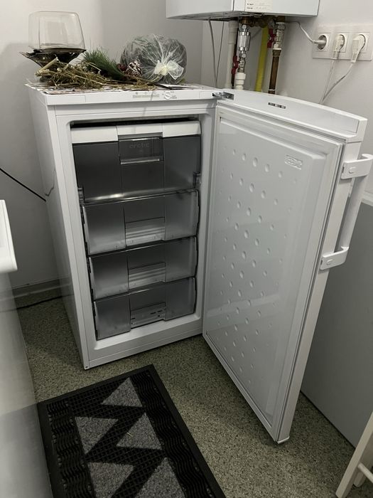 Congelator vertical Arctic 4 sertare, 117 litri