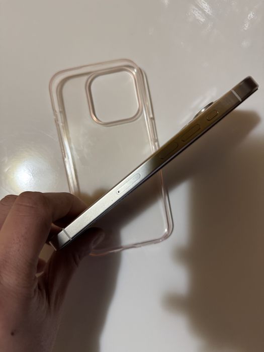 Vând iphone 15 pro /256GB