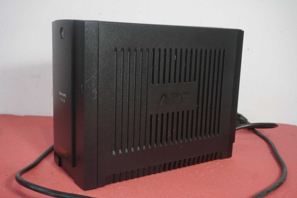 UPS устройство APC Back-UPS 700 390W с новa батерия/ Вкл.ДДС