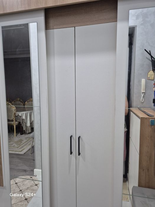 Мебель для прихожыи 3дверныи.