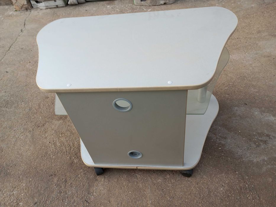 Продавам TV маса