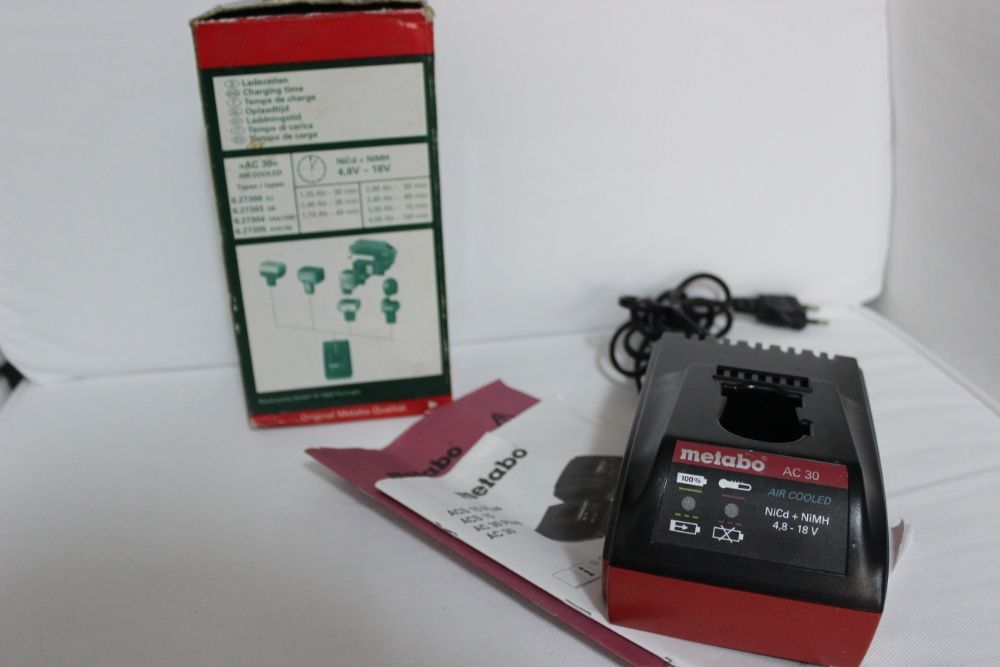 Jocuri Incarcator Charger  AEG 12V