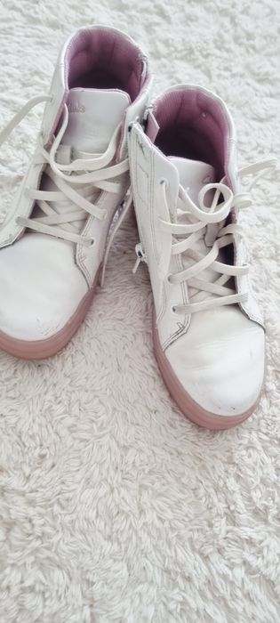 Ghete Clarks nr 31 cu lumini,  piele