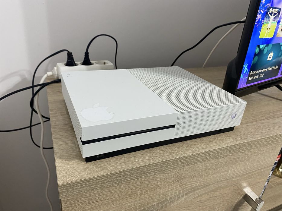 Xbox one s 1tb cu gta 5