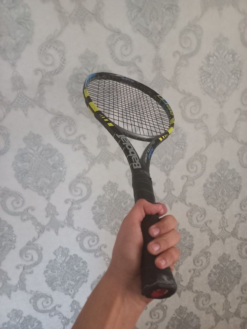 Professional tennis raketkasi. BABOLAT AERO PRO DRIVE 2020.