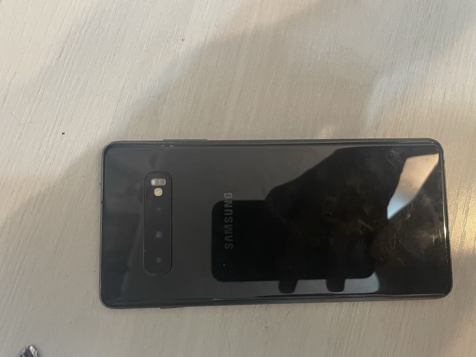 Самсунг s10+ есть коробка