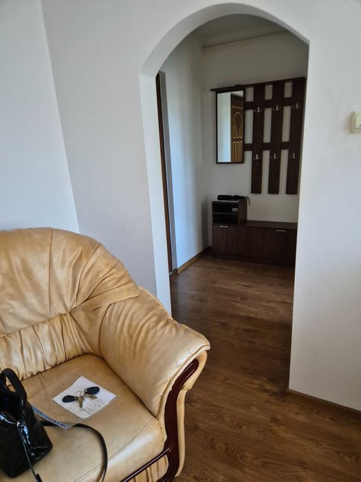 Inchiriez ap. 2 camere , B-dul Dacia cu vedere la Cuejdi