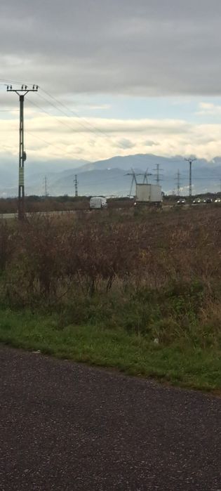 Vând teren DN 13 Brașov între centură și hanul din Ardeal