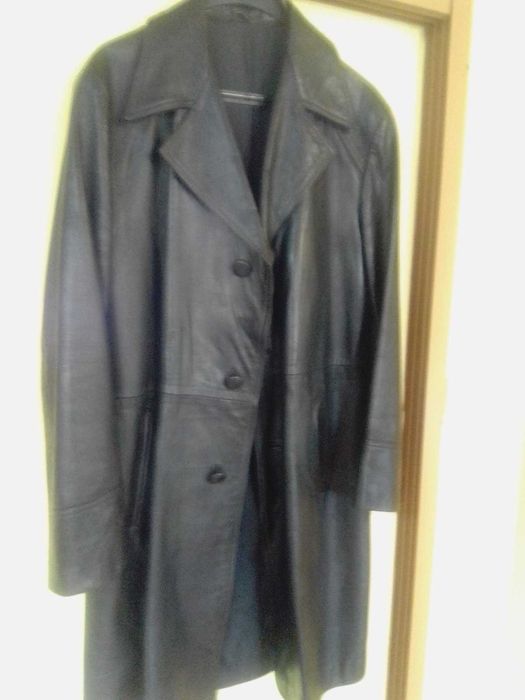 Монголско кожено манто от дебел телешко бокс,черно.Класическа кройка.