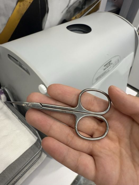 Продам ножницы для маникюра для левши