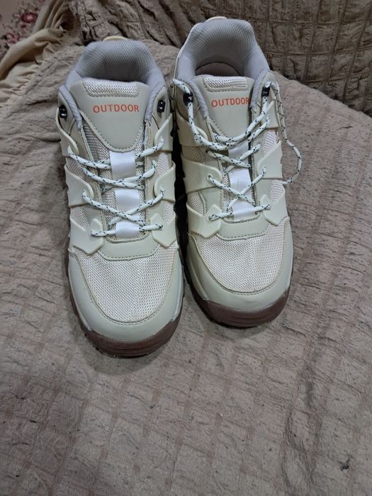 Продаю  новые кроссы