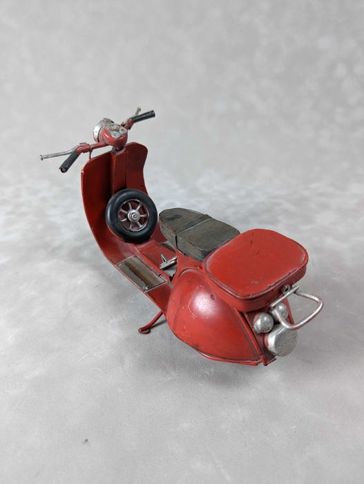 Jucarie sau obiect de colectie - scuter metalic vintage retro