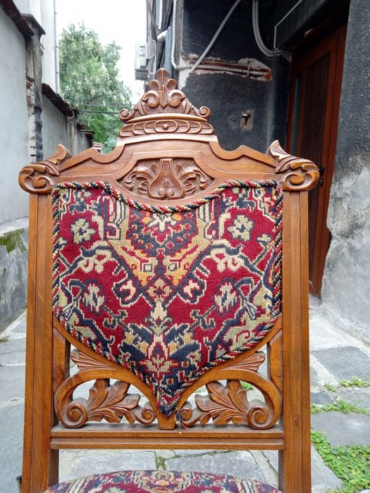 Старинен стол, от старинна холова гарнитура