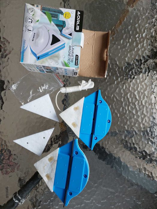 Stergator magnetic pentru geamuri cu grosimea de 3-8 mm cu 2 rezerve