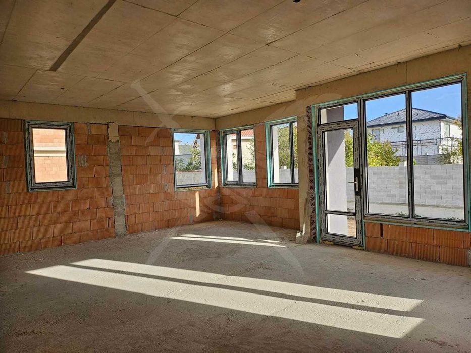 Продава се Къща в Варна, м-т Евксиноград - 330 кв.м за 940 €/кв.м - Снимка #2