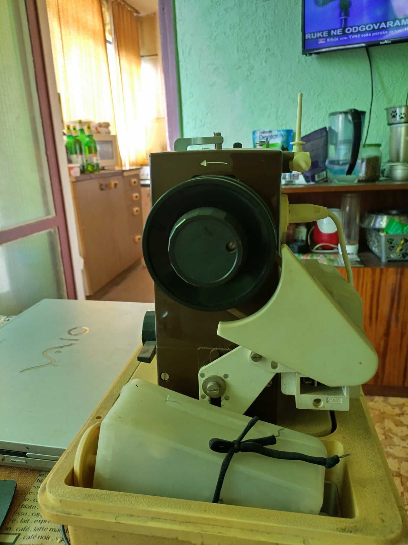 Науман  електрическа  професионална шевна машина