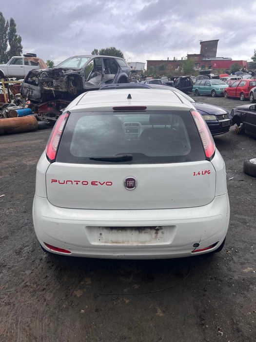 Фиат Пунто 1.4 бензин 2013 година на части