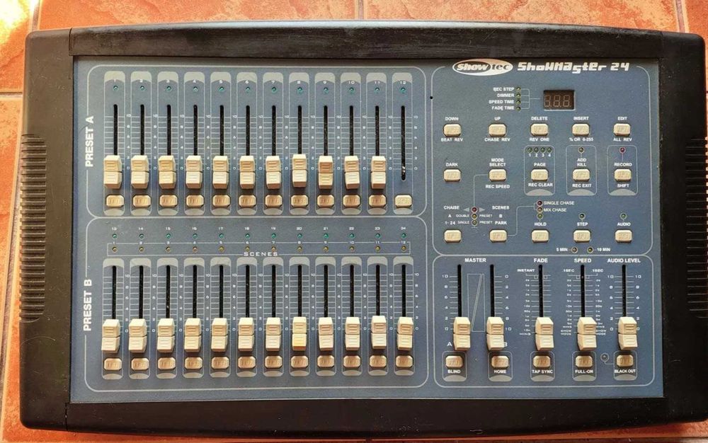 Controller DMX Showtec Showmaster 24 Moving Head lumini par etc