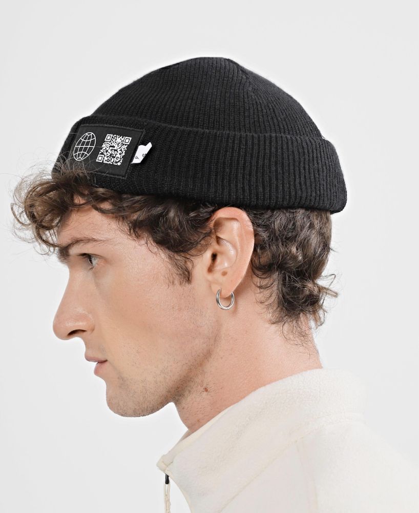 Продам новую шапку Adidas Tech Fisherman