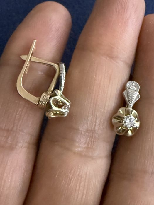 Бриллиант зирак сотилади