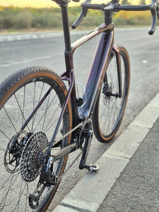 Bicicleta electrica cube nuroad carbon 2024