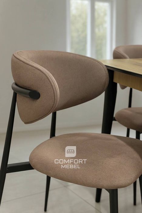 Современный обеденный стол