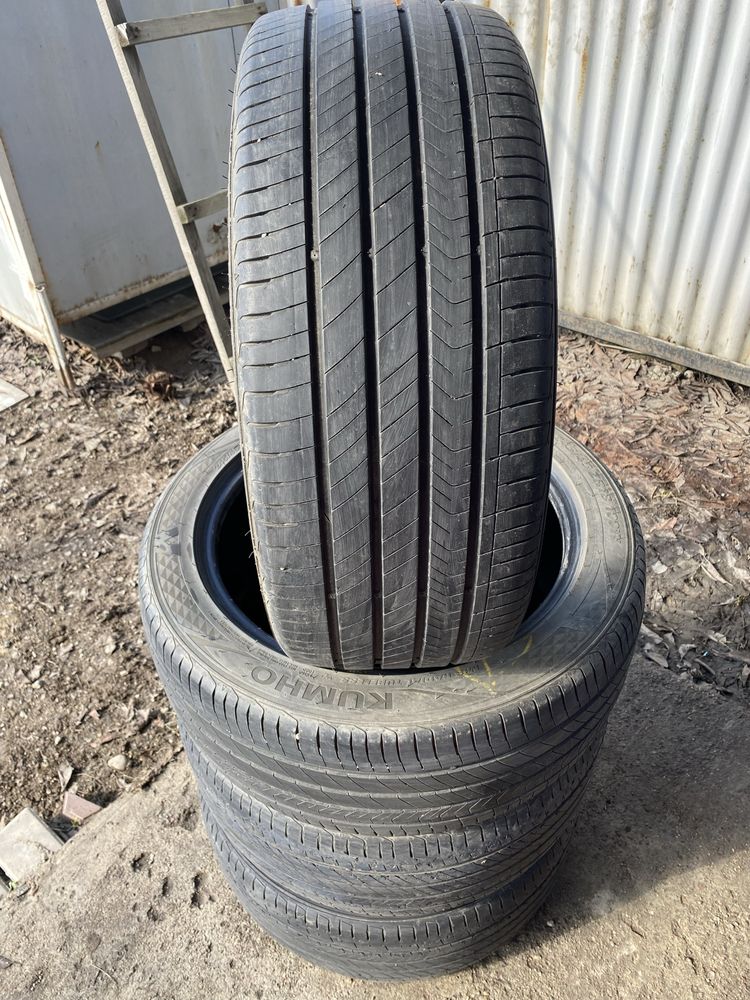 Продам резину Kumho 245/45ZR18