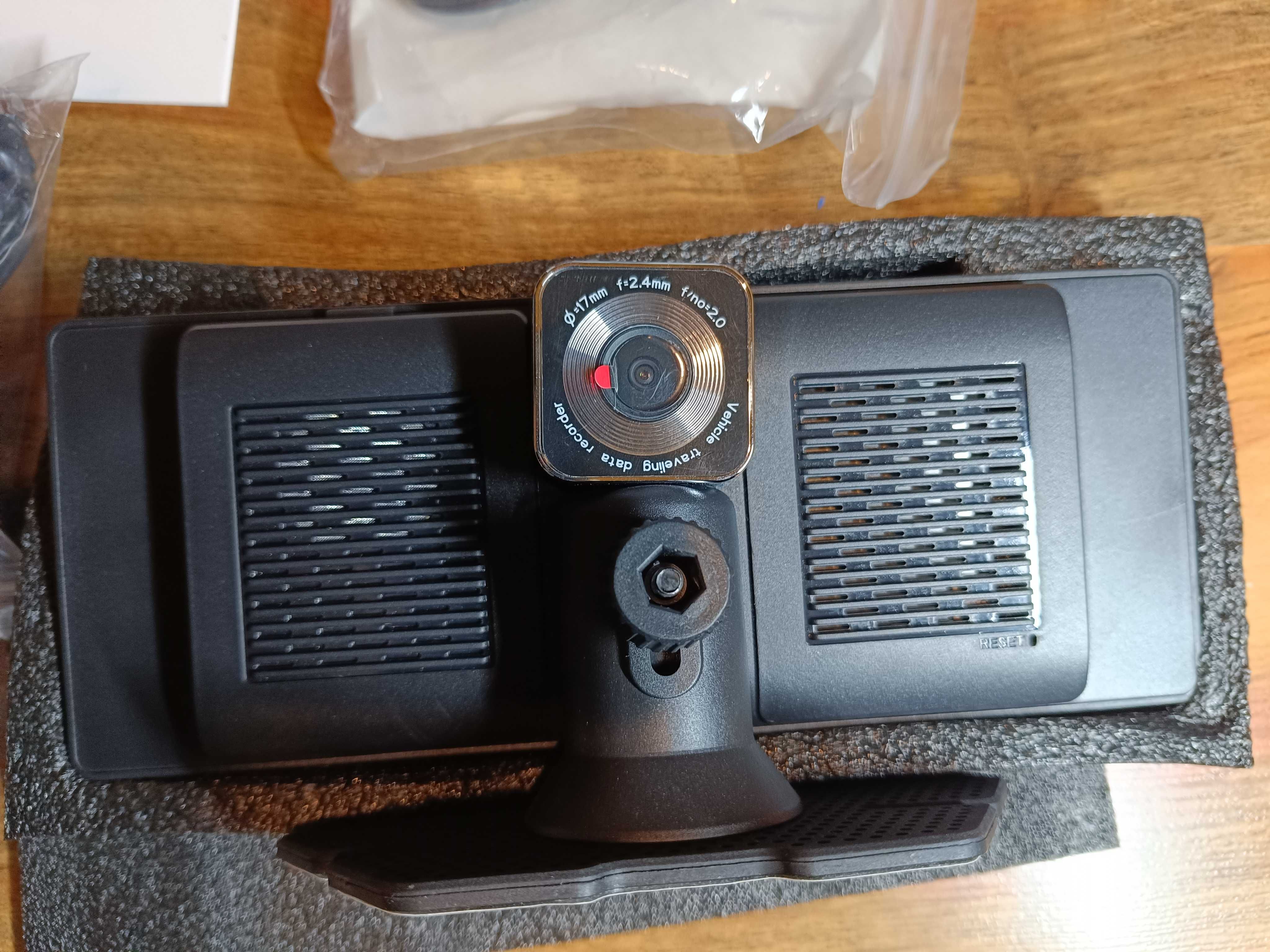 ЧИСТО НОВА с 2 камери 10" навигация с Carplay и Android Auto, 64GB