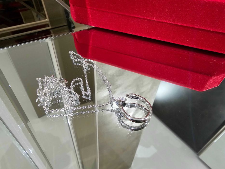 CARTIER Nail Juste un Clou Silver Diamonds Pendant Дамско Колие Пирон