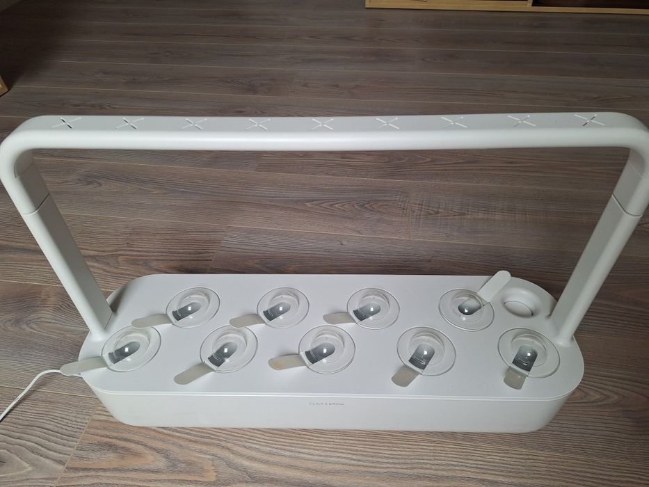 Click and Grow Smart Garden 9