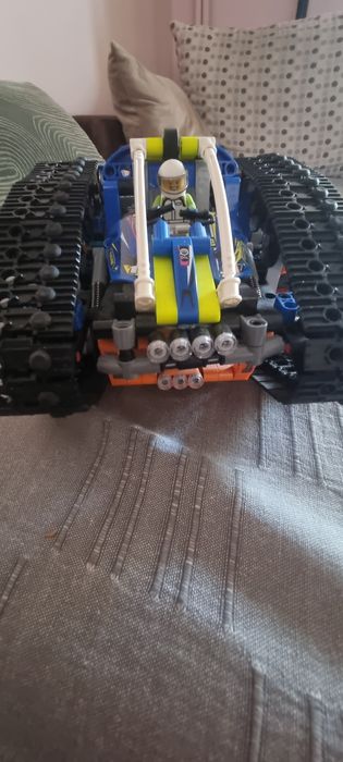 Vind set Lego 42140 aproape nou.