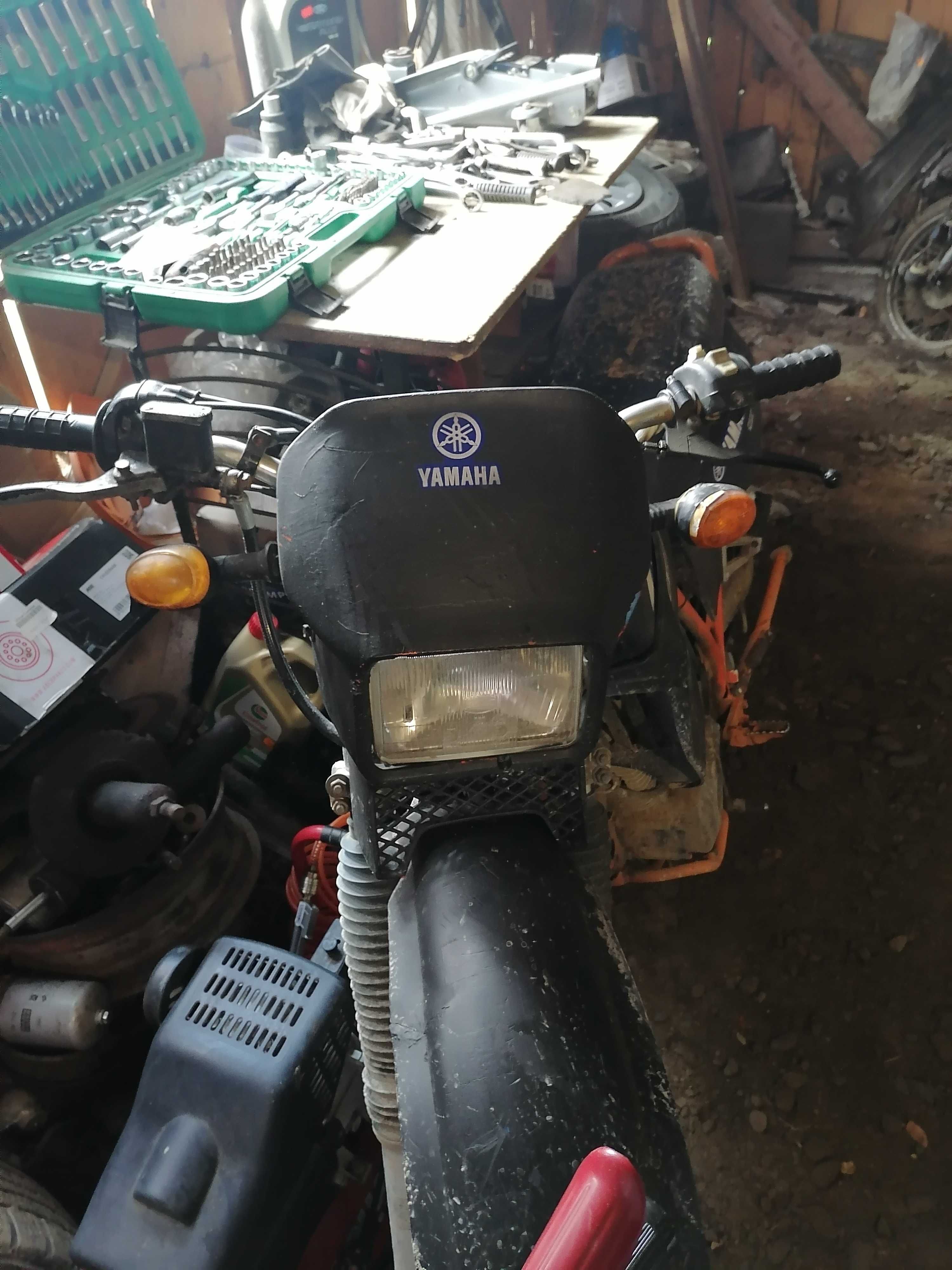 Vând yamaha xt 600 în stare de funcționare